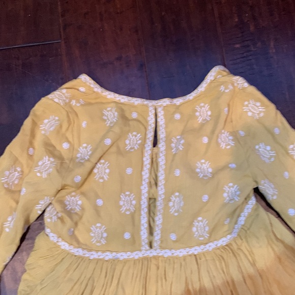 EUC Yellow White Fate Embroidered Boho Blouse Top Shirt Bell Sleeves XS - Picture 9 of 9